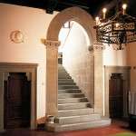 portale e scala realizzati in Pietra Serena